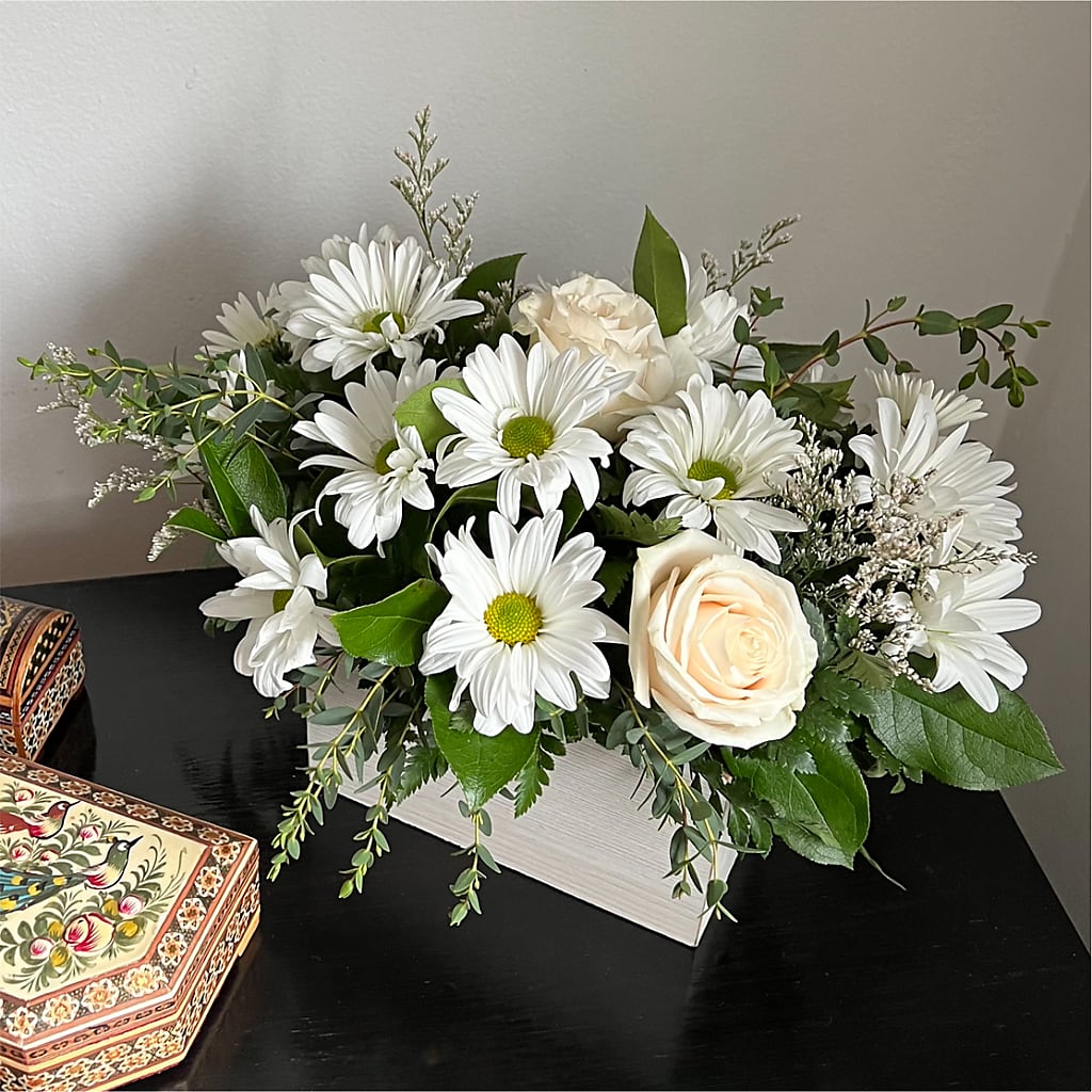 Fresh Linen Box Bouquet –  Gladrich Florist Shoppe, Punta Gorda FL