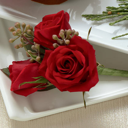 Red Spray Rose Boutonniere –  Gladrich Florist Shoppe, Punta Gorda FL